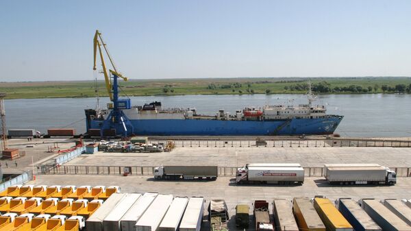 Контейнерный терминал порта Оля Астраханской области 