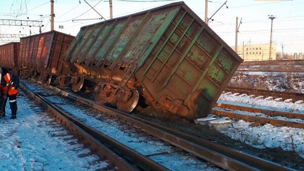 Пять вагонов грузового поезда сошли с рельсов на станции Каменск-Уральский. 1 ноября 2018