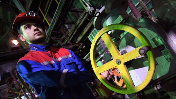 Рабочий в котельном цехе во время ремонтных работ на Владивостокской ТЭЦ-2