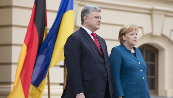 Президент Украины Петр Порошенко и канцлер Германии Ангела Меркель во время встречи. 1 ноября 2018