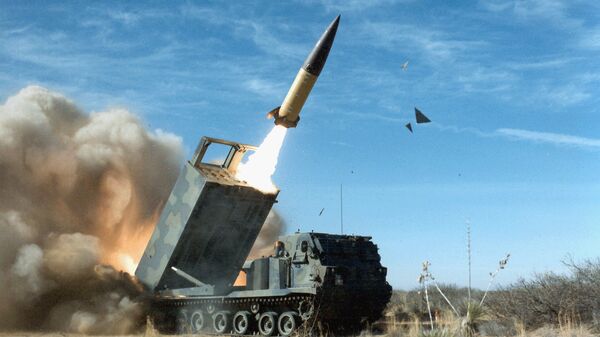 Американский оперативно-тактический ракетный комплекс MGM-140 ATACMS с баллистической ракетой малой дальности. Архивное фото
