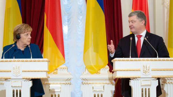 Президент Украины Петр Порошенко и канцлер Германии Ангела Меркель во время встречи. 1 ноября 2018