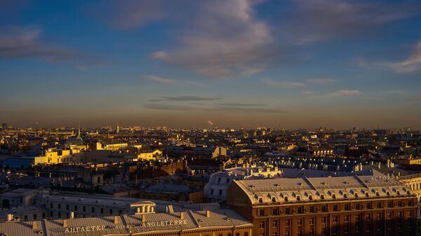 Вид на гостиницы Англетер и Астория с колоннады Исаакиевского собора в Санкт-Петербурге