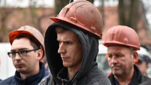 Участники акции протеста шахтеров  на одной из улиц Львова. 2 ноября 2018