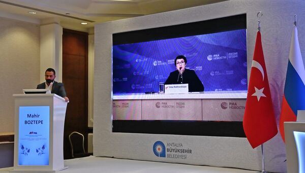 Главный редактор Sputnik Türkiye выступил на российско-турецком форуме в Анталье