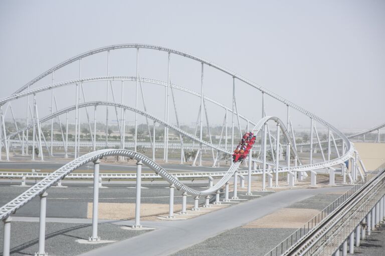 Горки Formula Rossa в парке развлечений Мир Феррари в Абу-Даби, ОАЭ Горки Formula Rossa в парке развлечений Мир Феррари в Абу-Даби, ОАЭ