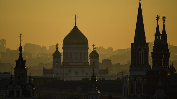 Вид на Храм Христа Спасителя со смотровой площадки Центрального детского мира в Москве