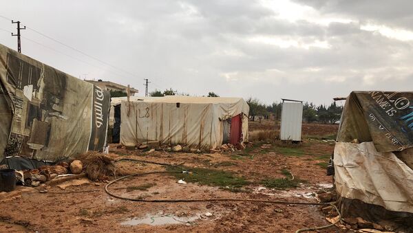 Стихийный палаточный городок сирийских беженцев в Ливане. Архивное фото