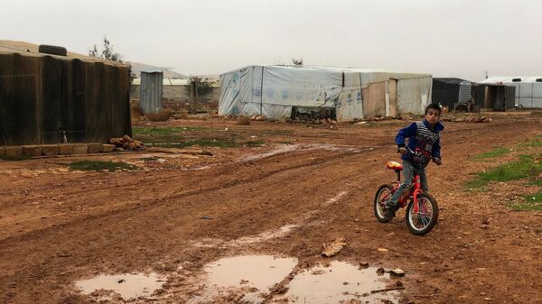Стихийный палаточный городок сирийских беженцев. Архивное фото