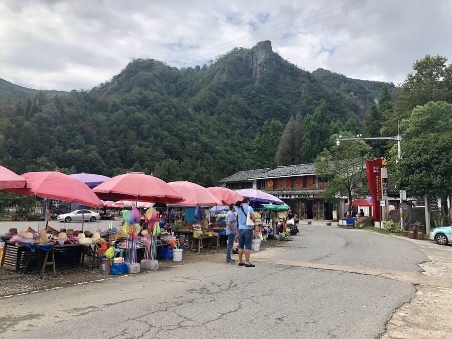 Рынок на входе в пейзажный район Наньсицзян, Чжэцзян, Китай