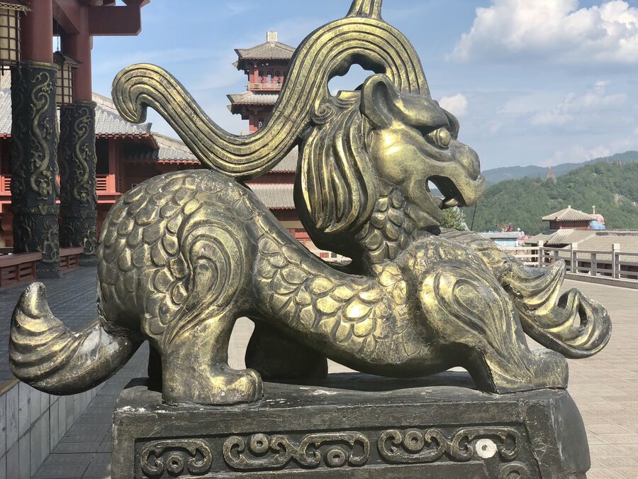 Декоративный элемент на входе в дворец Циньван, Чжэцзян, Китай 