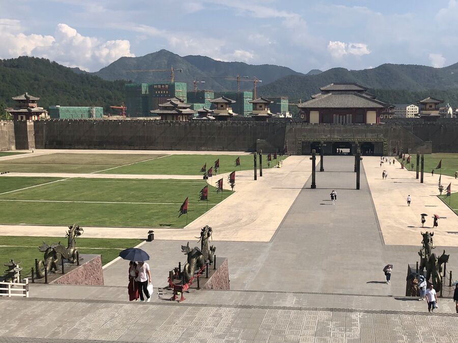 Вид на главные ворота, дворец Циньван, Чжэцзян, Китай 