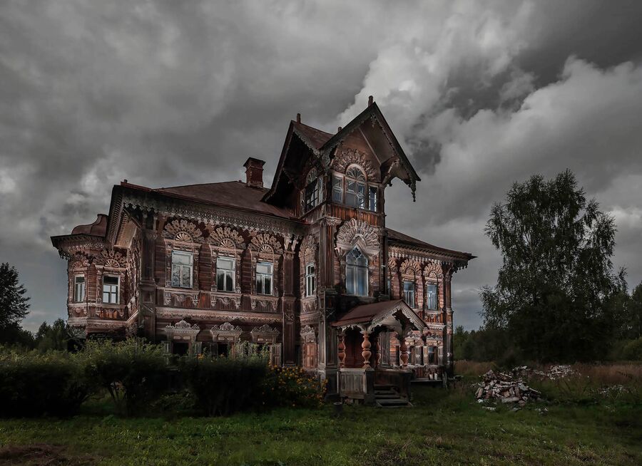 Работа немецкого фотографа Фрэнка Херфорта «Старый охотничий дом Поляшова II»