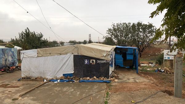 Палатка сирийских беженцев в пригороде Захле в долине Бекаа