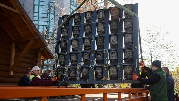 Демонтаж мемориала погибшим на Евромайдане в Киеве