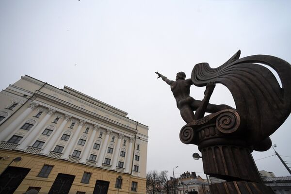Памятник танцору Рудольфу Нуриеву скульптора Зураба Церетели в Казани
