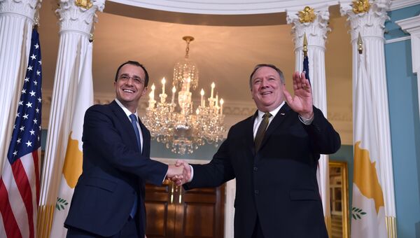 Министр иностранных дел Кипра Никос Христодулидис и Государственный секретарь США Майк Помпео в Госдепартаменте США в Вашингтоне. 6 ноября 2018