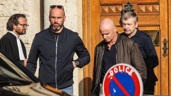 Российский бизнесмен Дмитрий Рыболовлев выходит из здания суда Монако