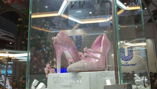 Бриллиантовые туфли в Шанхае. Архивное фото
