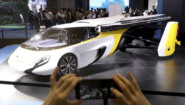 Летающий автомобиль Aeromobil на Первой китайской международной импортной выставке в Шанхае. 5 ноября 2018 года