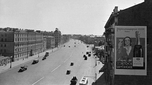 Движение транспорта на Садовом кольце. Москва, 1940 год.