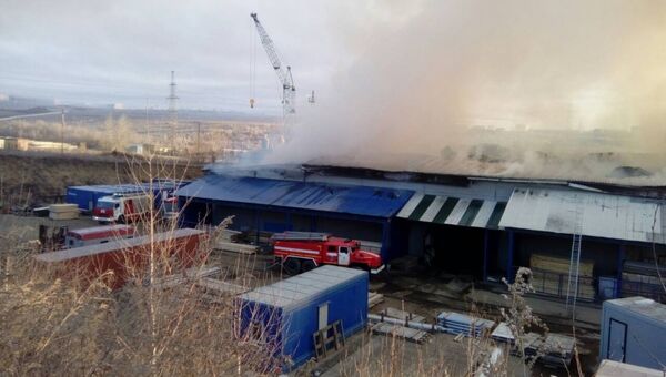 Ликвидация пожара в промышленном здании в поселке Маркова Иркутской области. 8 ноября 2018