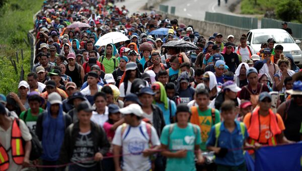 Караван мигрантов из Центральной Америки движется к США
