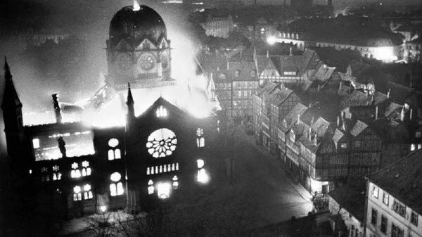 Горящая синагога в Ганновере. 9 ноября 1938