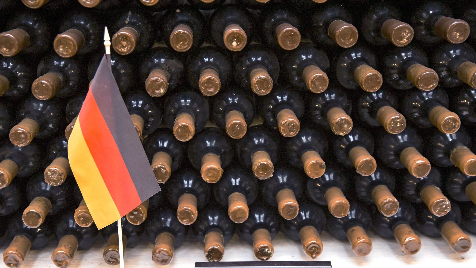 Коллекция вина канцлера Германии Ангелы Меркель в винном подвале Крикова  - РИА Новости, 1920, 20.08.2021