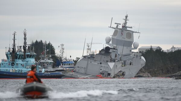 Фрегат Хельге Ингстад после столкновения с танкером у берегов Норвегии