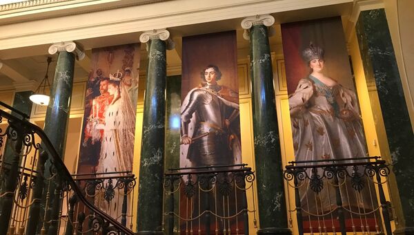 Выставка Россия: королевская семья и Романовы в галерее Букингемского дворца Queen’s Gallery в Лондоне