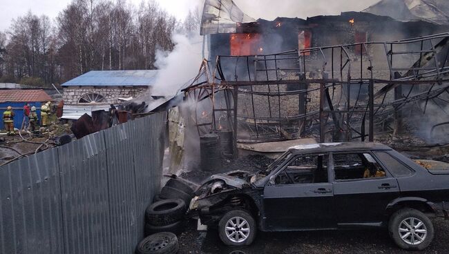 Пожар в шиномонтаже в поселке Мурино Всеволожского района Ленинградской области. 9 ноября 2018