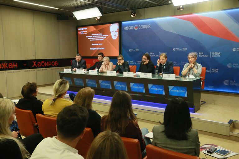 Молодёжный круглый стол Молодёжный круглый стол