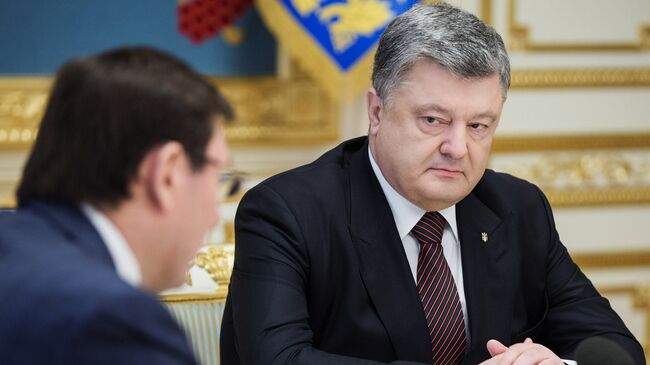 Президент Украины Петр Порошенко и генеральный прокурор Украины Юрий Луценко. Архивное фото