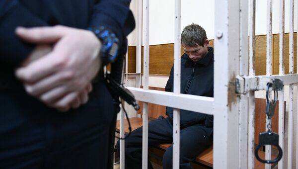 Задержанный по подозрению в убийстве женщины и ее сына на севере Москвы Дмитрий Батыгин в Савеловском суде. 9 ноября 2018