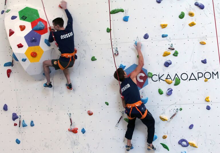 Открытие военного скалодрома в подмосковном парке Патриот