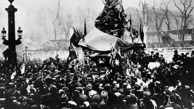 Празднование в Париже окончания Первой мировой войны. 11 ноября 1918