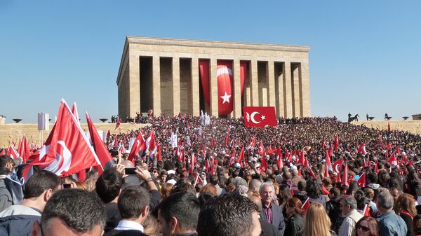 В мавзолее Ататюрка в Анкаре 10 ноября всегда многолюдно
