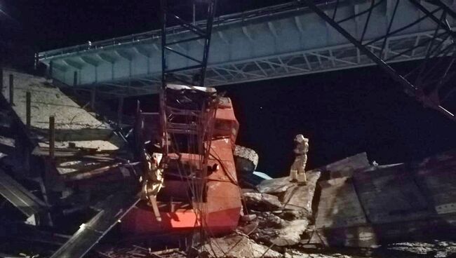 На месте обрушения моста в Нефтеюганском районе Ханты-Мансийского автономного округа. 5 ноября 2018