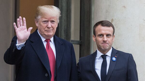 Президент Франции Эммануэль Макрон принимает президента США Дональда Трампа в Елисейском дворце в Париже. 10 ноября 2018