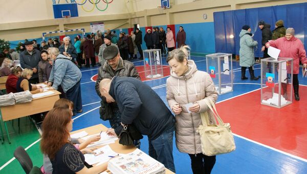 На одном из избирательных участков в Луганске в день голосования на выборах главы и депутатов Народного совета ЛНР. 11 ноября 2018