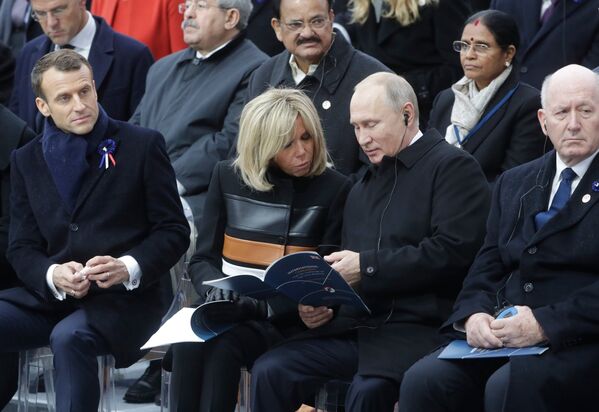 Президент РФ Владимир Путин на мемориальной церемонии у Триумфальной арки в Париже по случаю 100-летия окончания Первой мировой войны. 11 ноября 2018 
