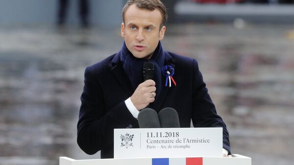 Президент Франции Эммануэль Макрон выступает на мемориальной церемонии у Триумфальной арки в Париже по случаю 100-летия окончания Первой мировой войны. 11 ноября 2018