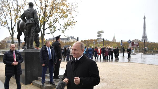 Президент РФ Владимир Путин отвечает на вопросы журналистов после церемонии возложения цветов к памятнику воинам Русского экспедиционного корпуса в Париже. 11 ноября 2018