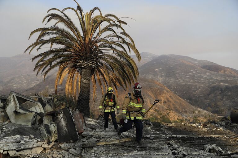Последствия лесных пожаров в Калифорнии, США
