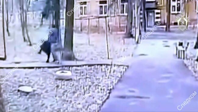 Стоп-кадр видео покушения на пенсионерку в Москве. 12 ноября 2018
