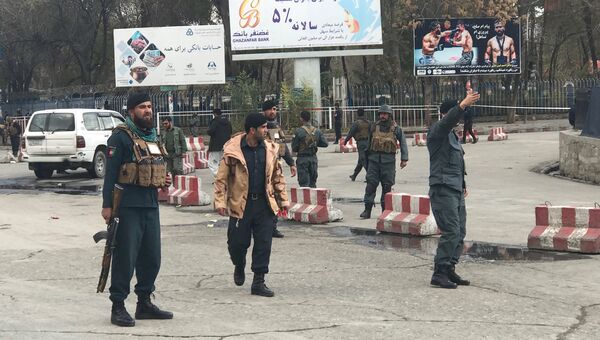 Полицейские рядом с местом взрыва в Кабуле, Афганистан. 12 ноября 2018