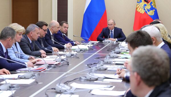 Президент РФ Владимир Путин проводит совещание с членами правительства РФ. 12 ноября 2018