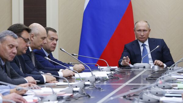 Владимир Путин на совещании с членами правительства РФ