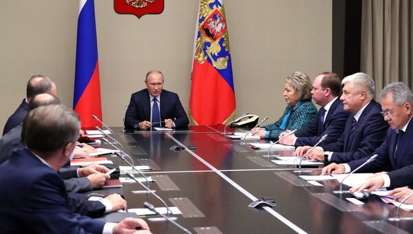 Владимир Путин проводит совещание с постоянными членами Совета безопасности РФ. 12 ноября 2018